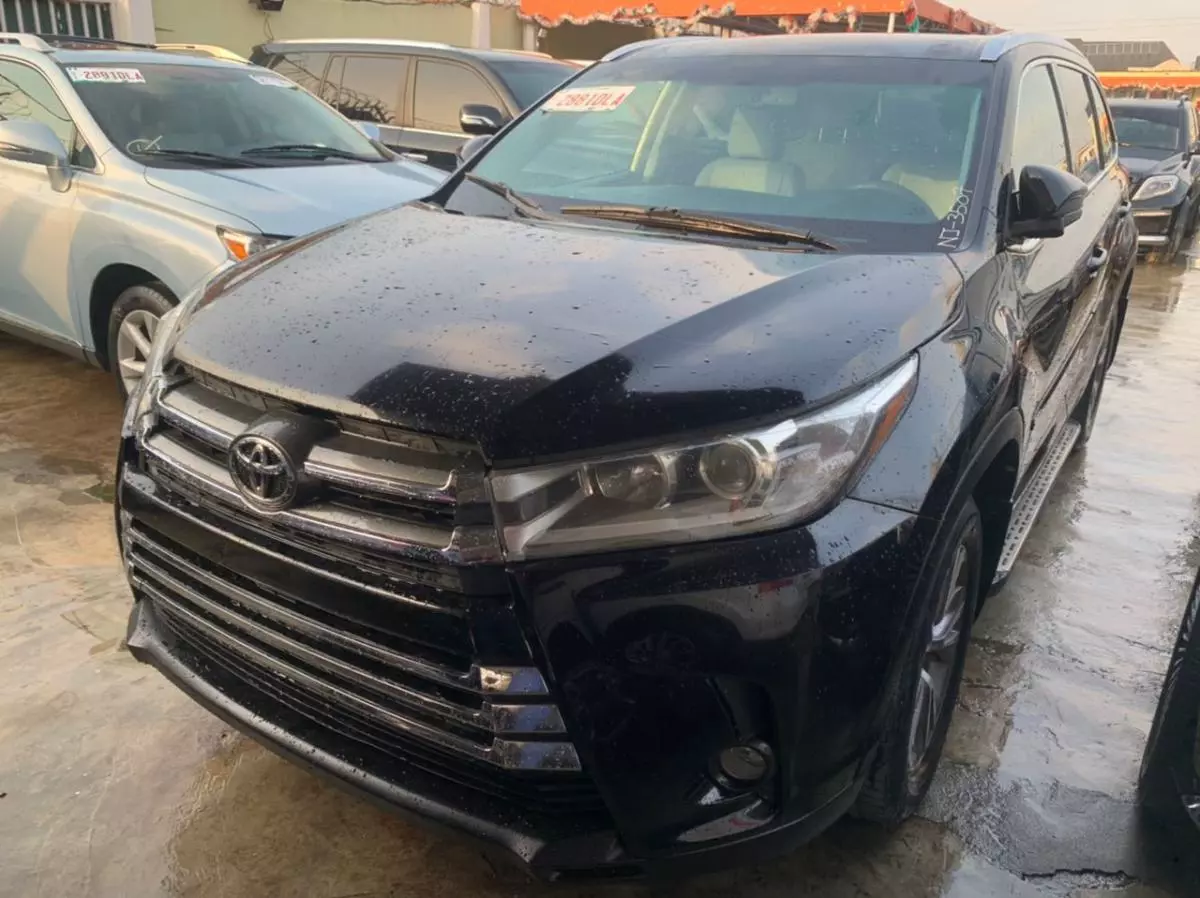 Toyota Highlander   - 2016