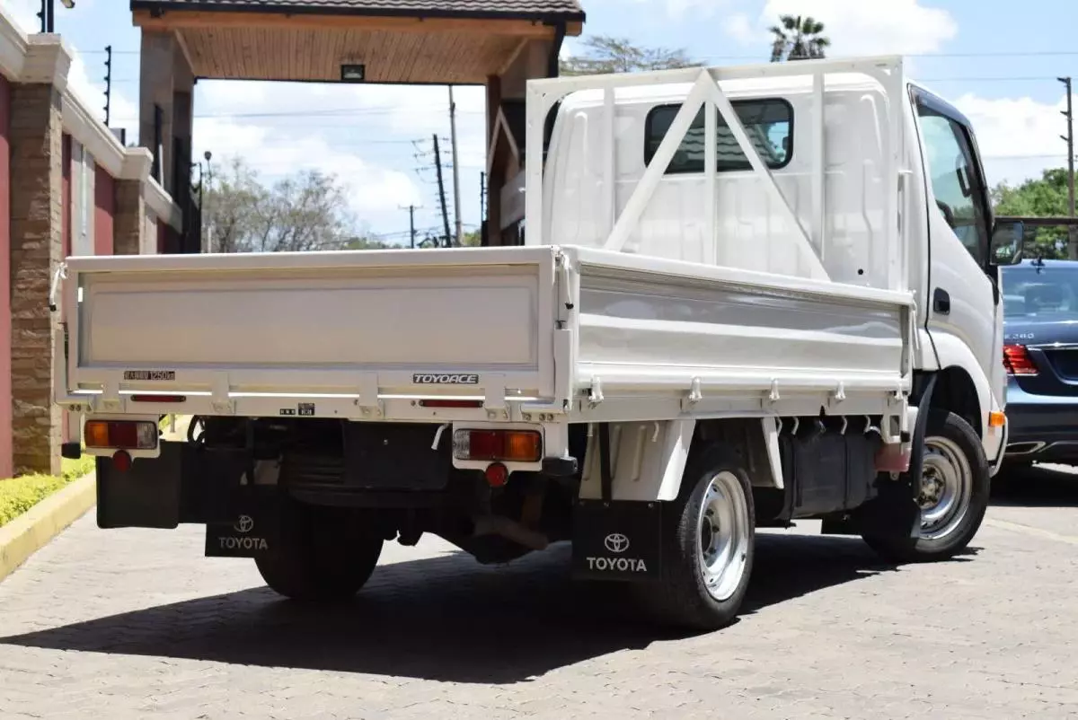 Toyota Toyoace  - 2014