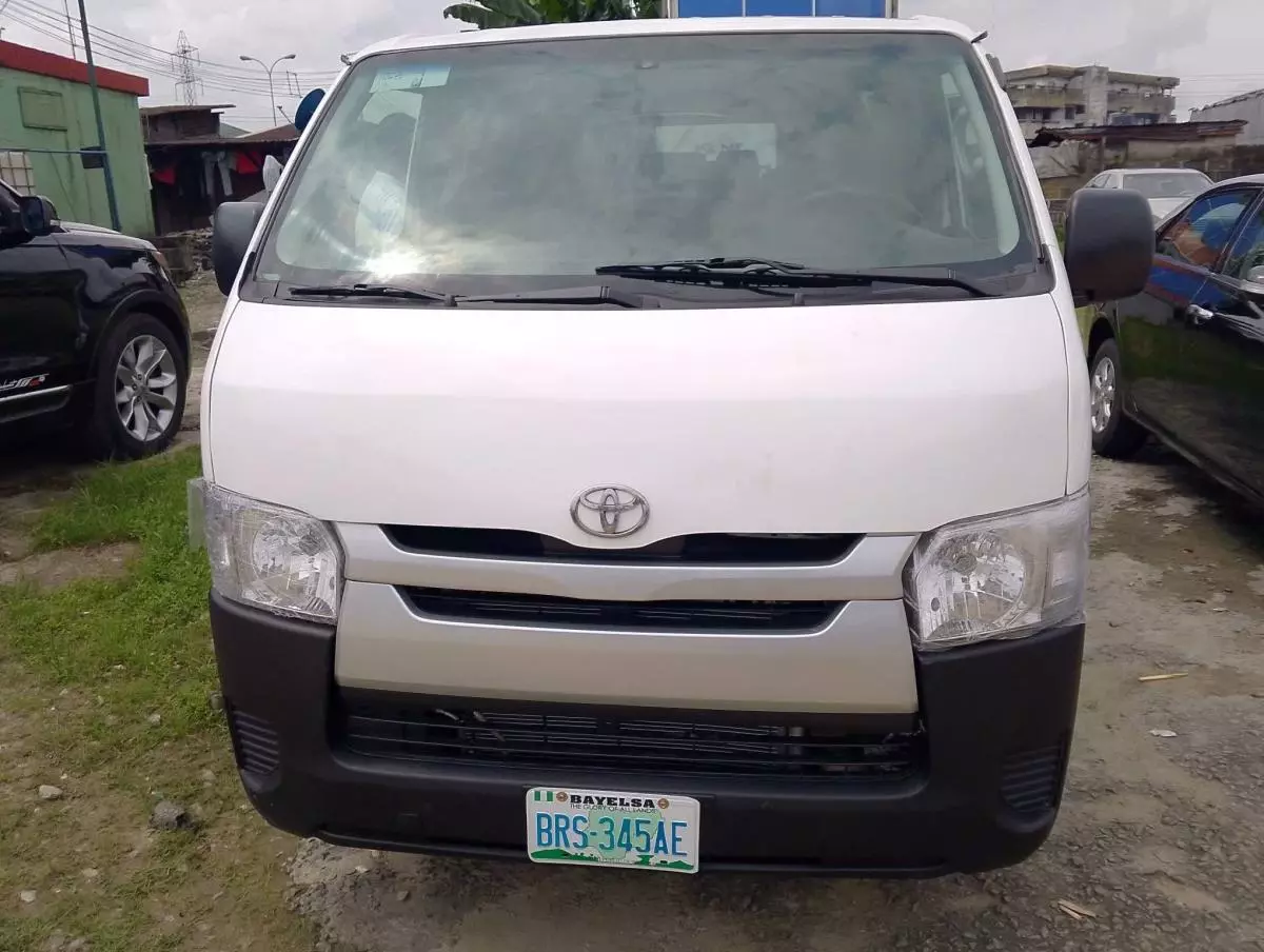 Toyota Hiace   - 2005