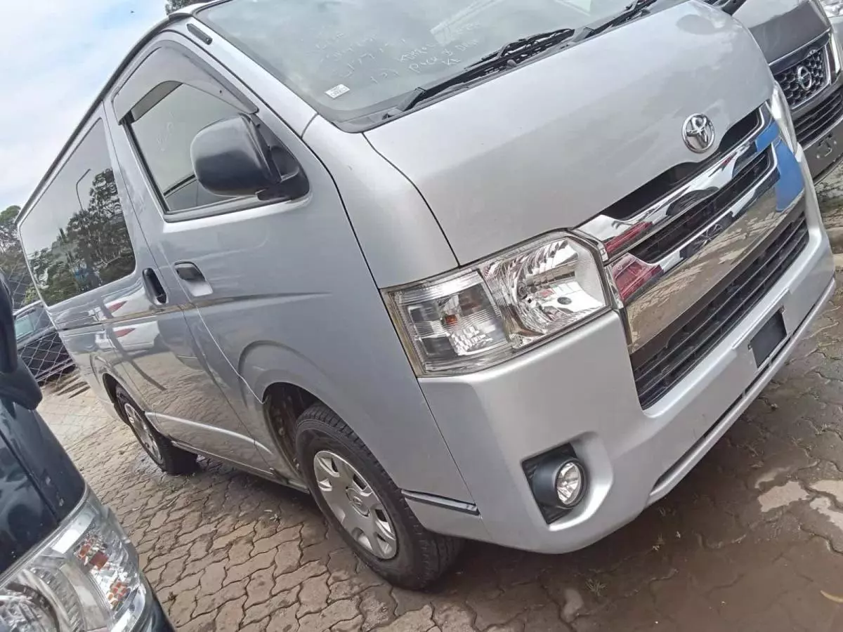 Toyota Hiace   - 2017