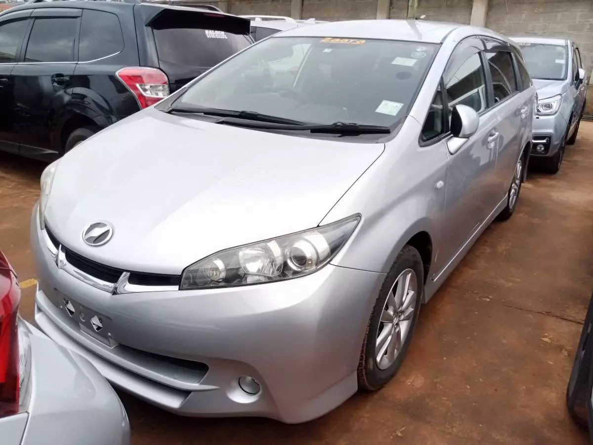 Toyota Wish   - 2012