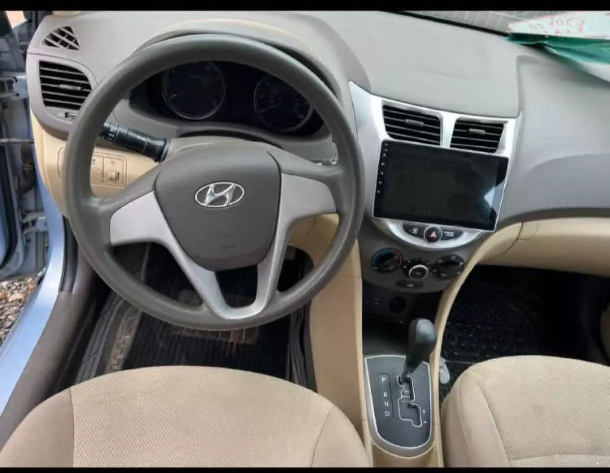 Hyundai Accent   - 2014