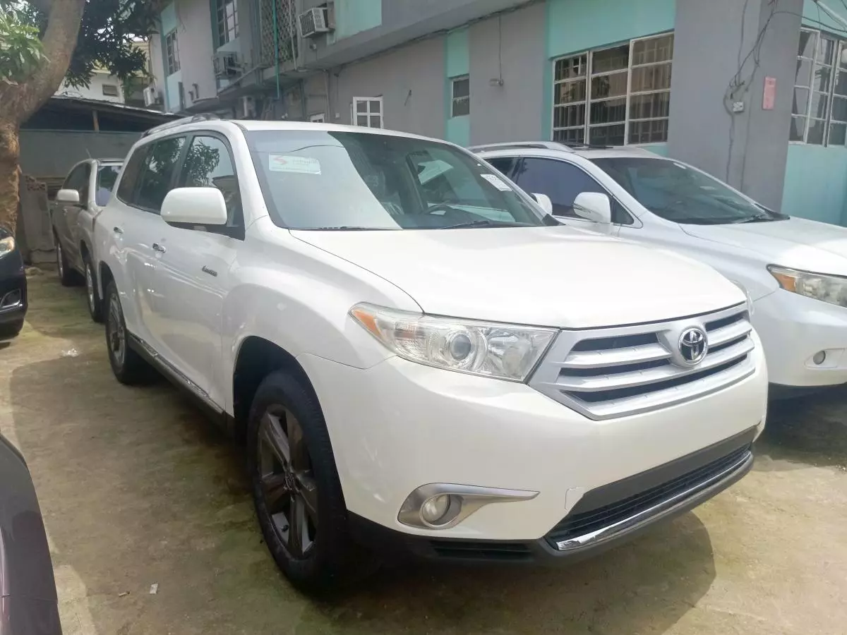 Toyota Highlander   - 2011