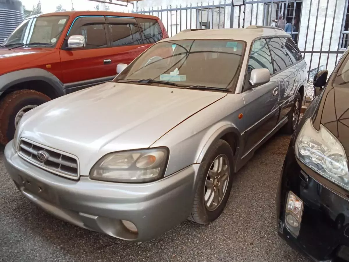 Subaru Legacy    - 2002