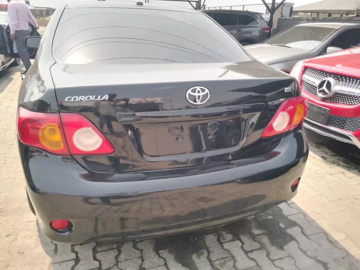 Toyota Corolla   - 2009