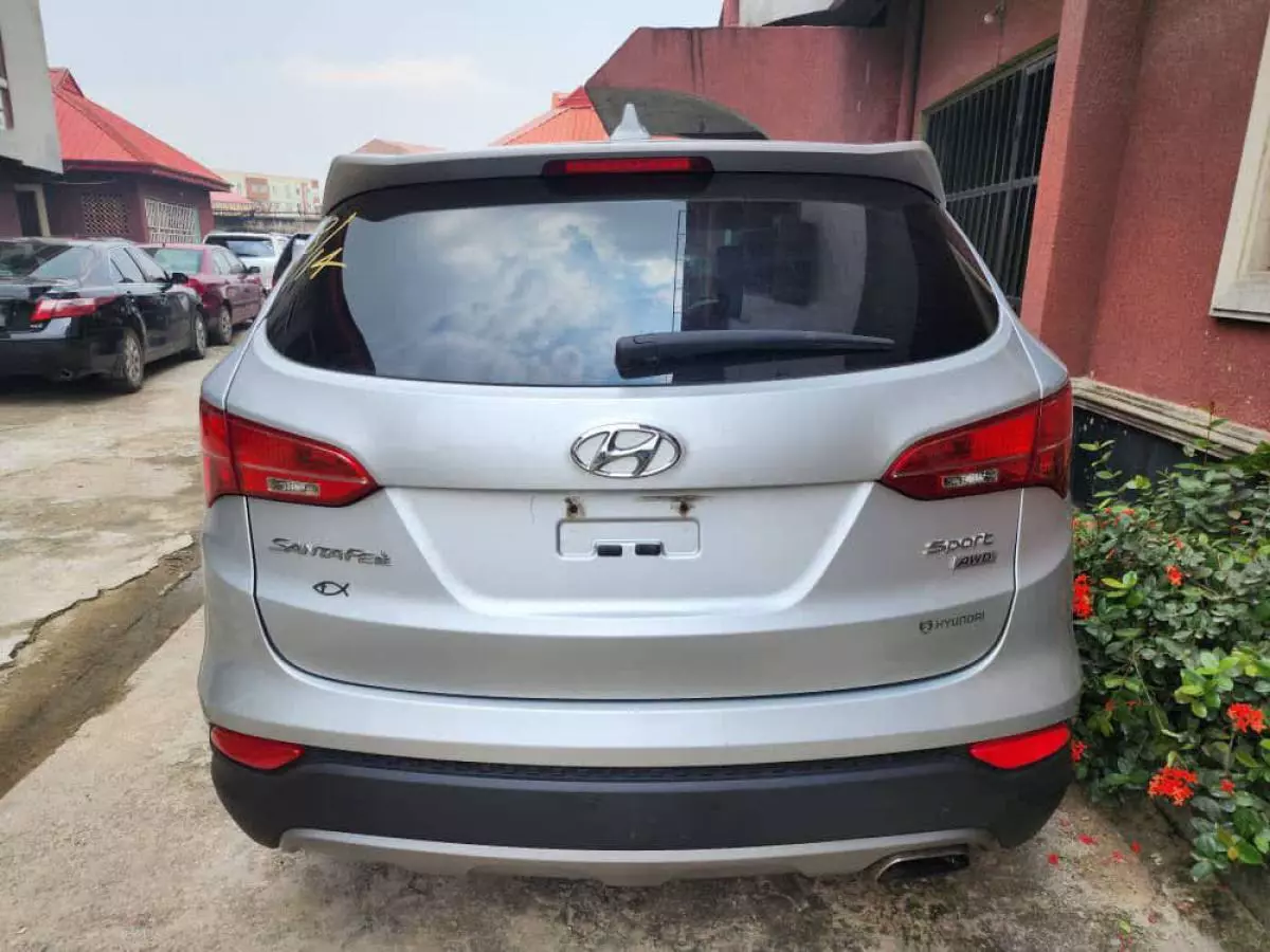 Hyundai Santa Fe   - 2015