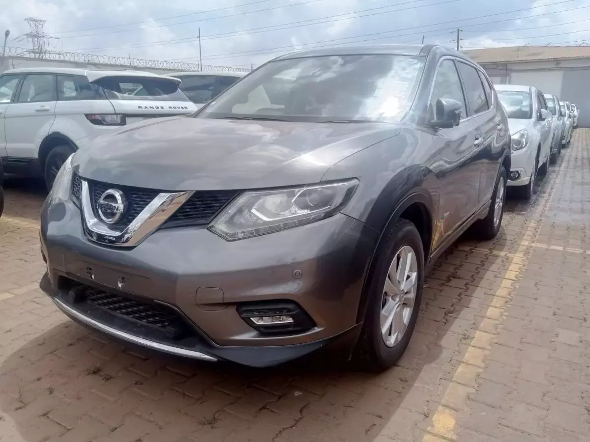 Nissan X- trail   - 2015