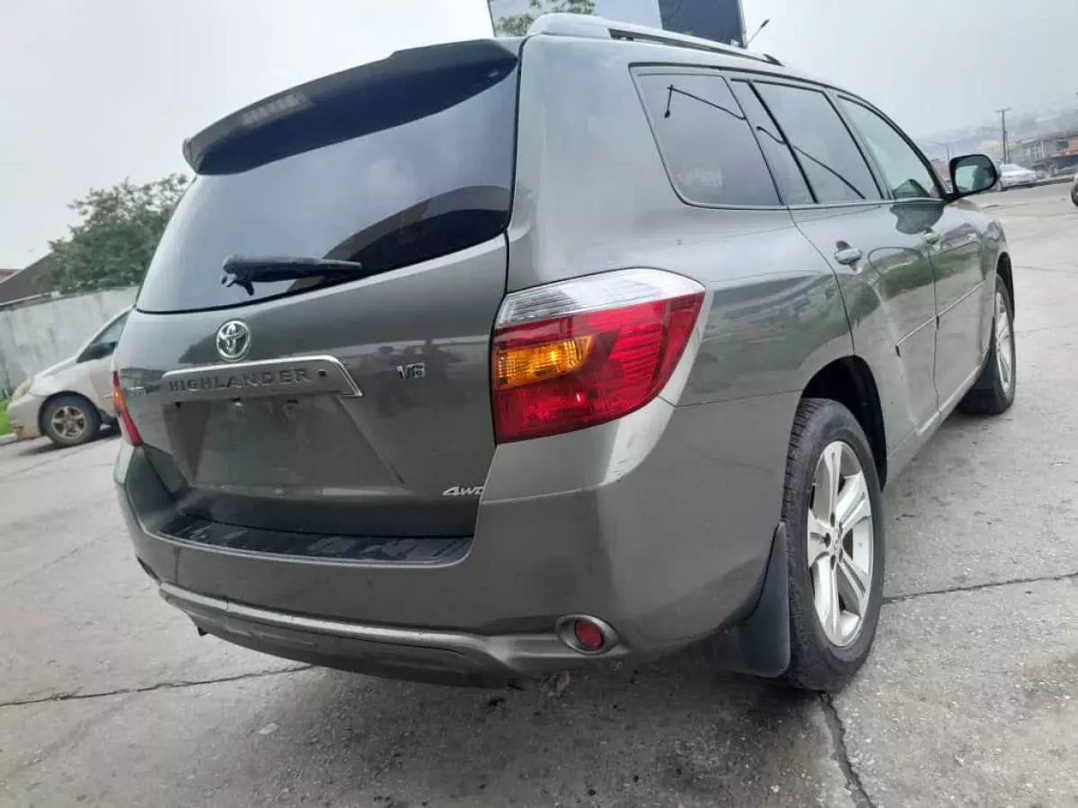 Toyota Highlander   - 2009