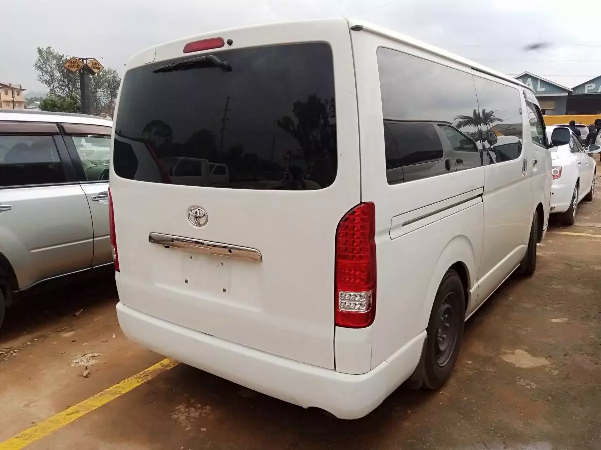 Toyota Hiace   - 2014