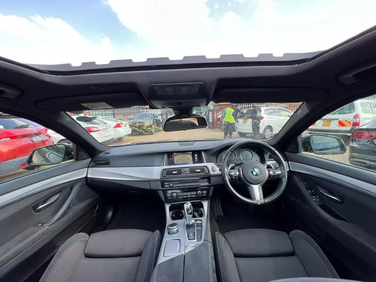 BMW 523I - 2016