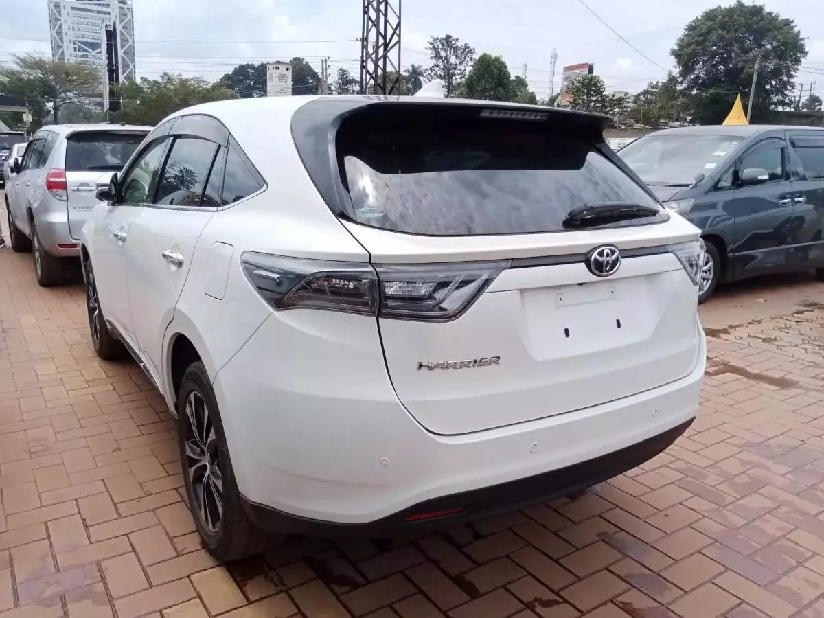 Toyota Harrier   - 2016