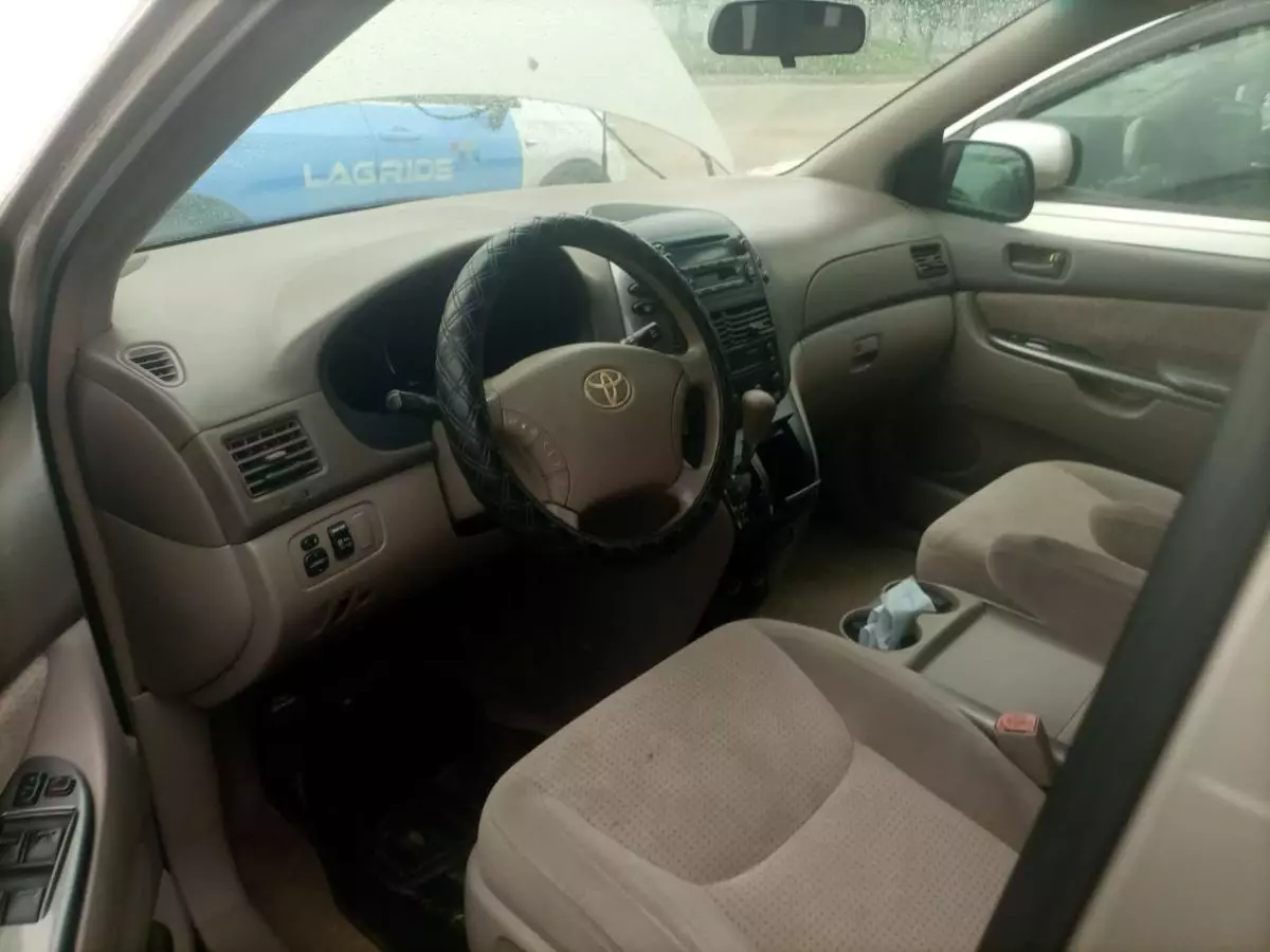 Toyota Sienna   - 2009