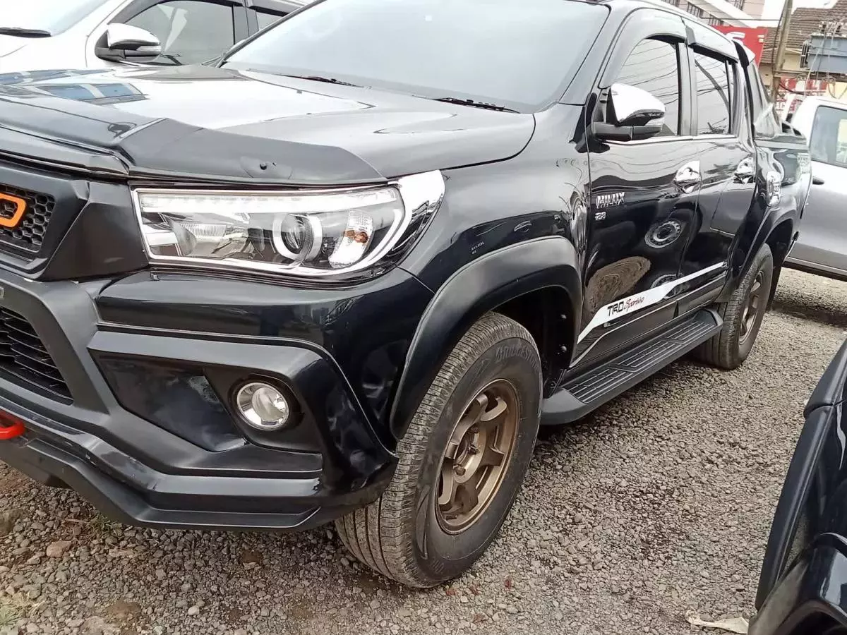 Toyota Hilux Revo    - 2017