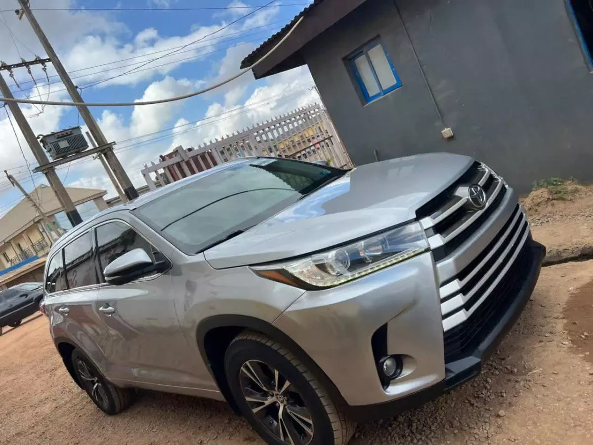 Toyota Highlander   - 2016