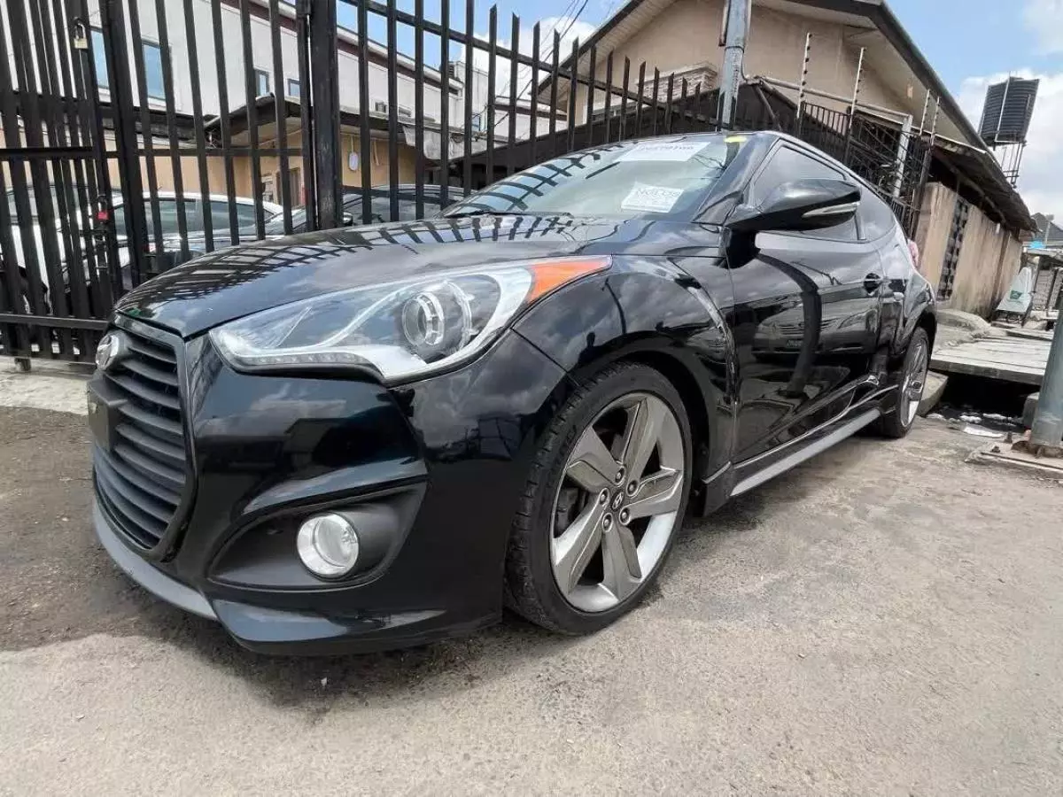 Hyundai Veloster   - 2013