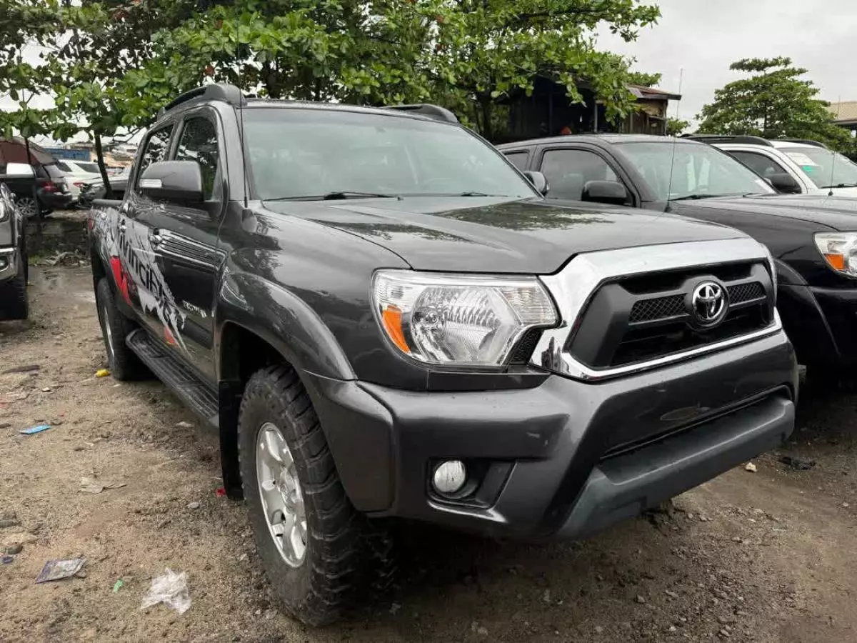 Toyota Tacoma   - 2014