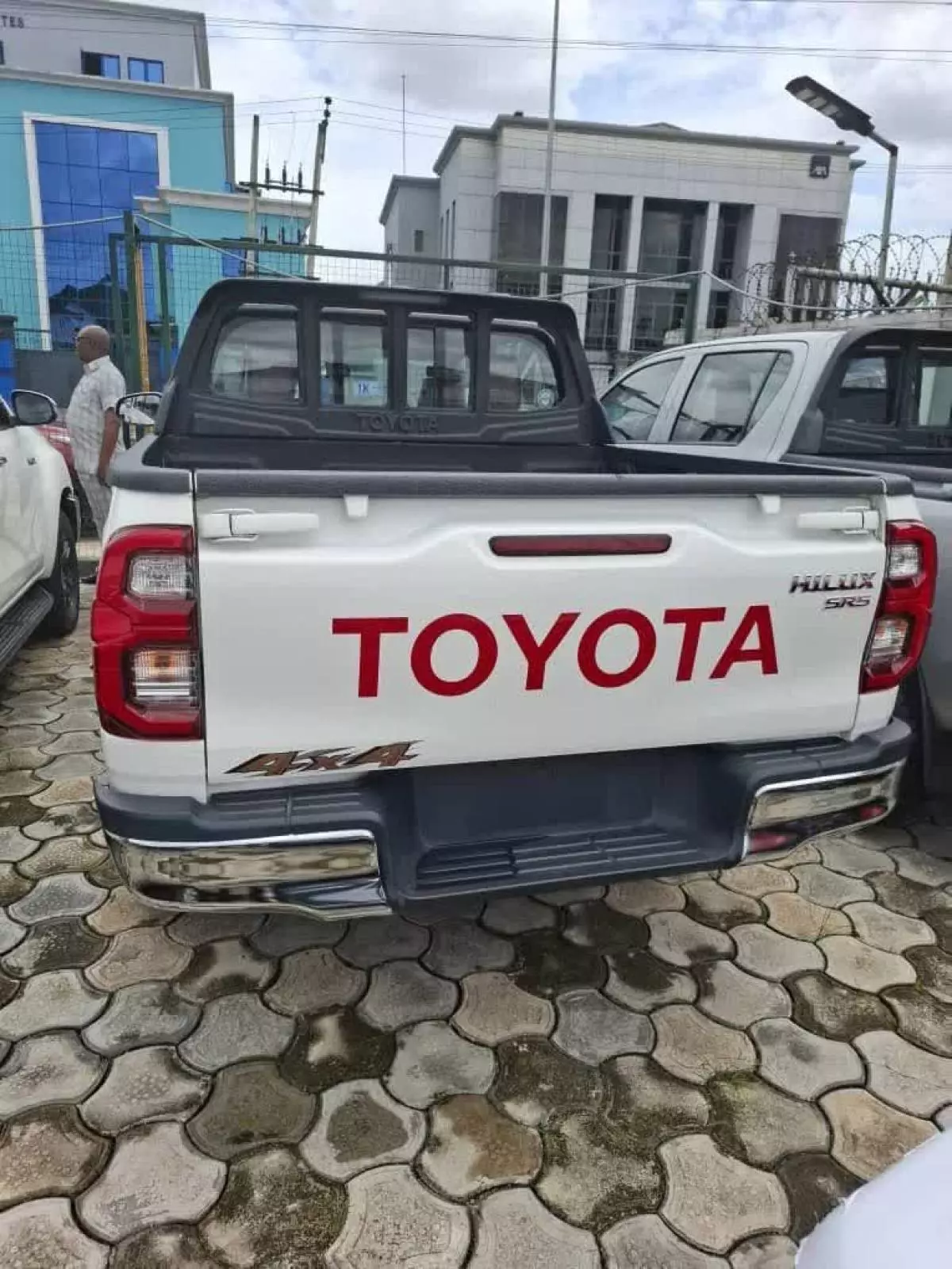 Toyota Hilux   - 2024