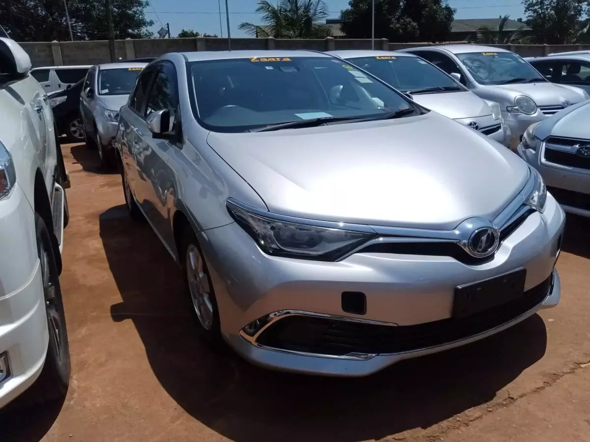 Toyota Auris   - 2014