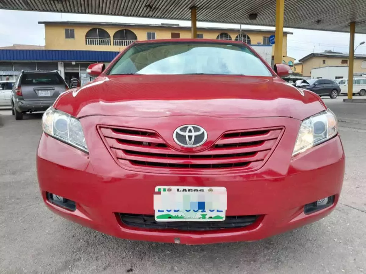 Toyota Camry   - 2009