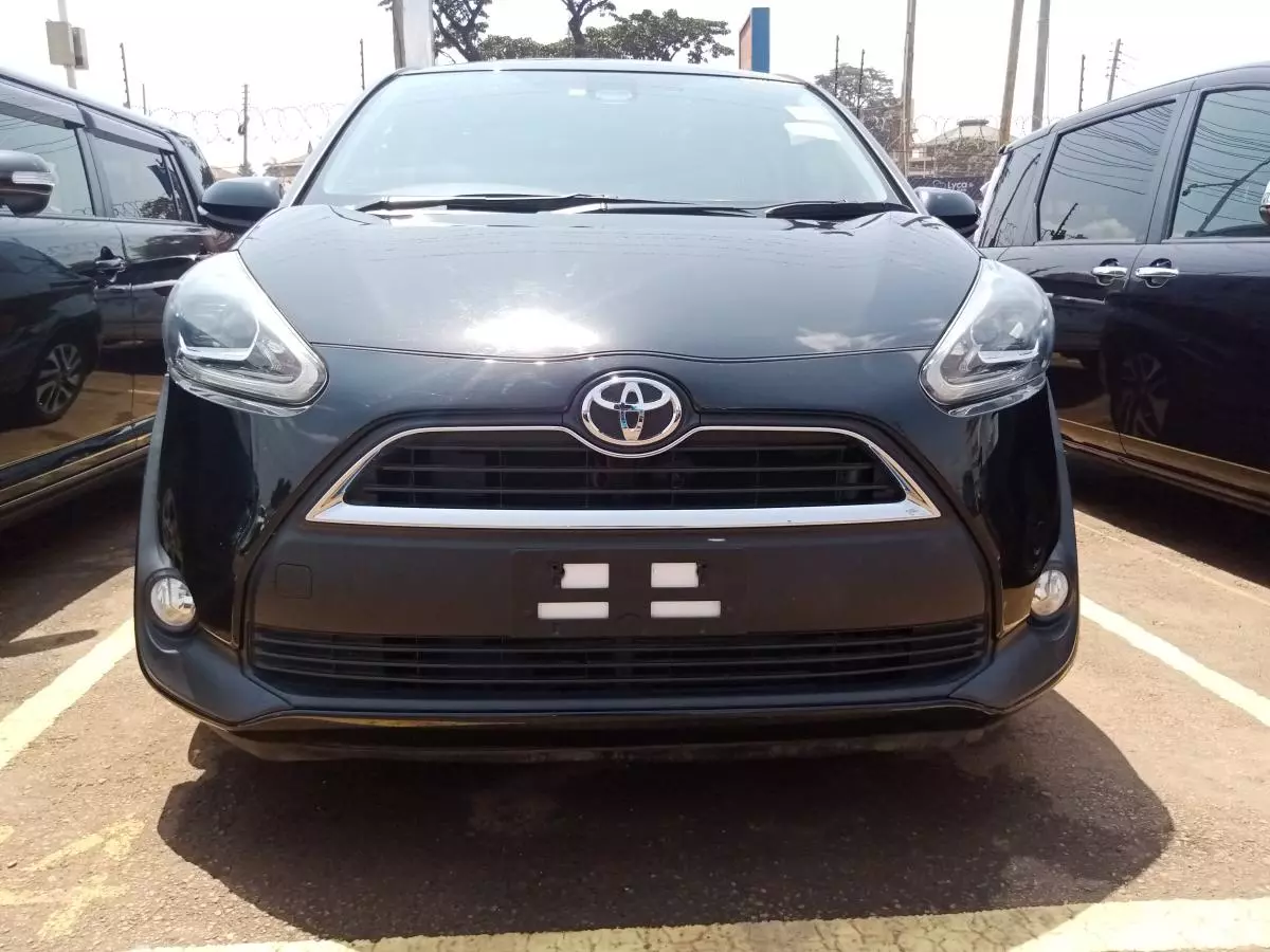 Toyota Sienta   - 2016