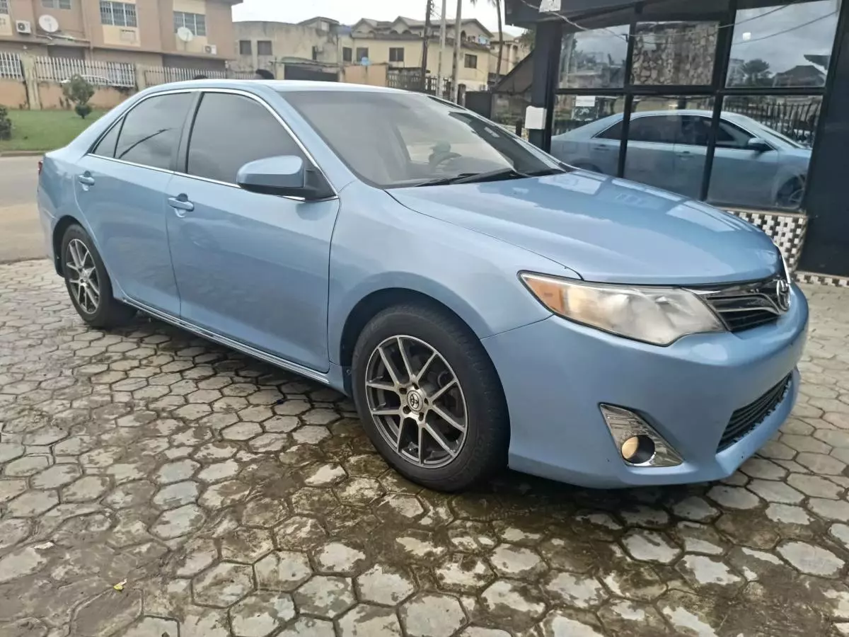 Toyota Camry   - 2014