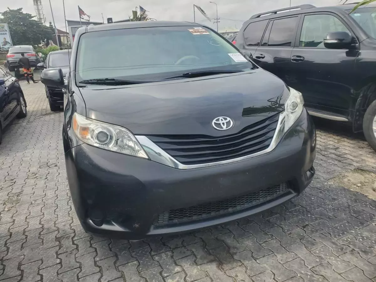 Toyota Sienna   - 2012