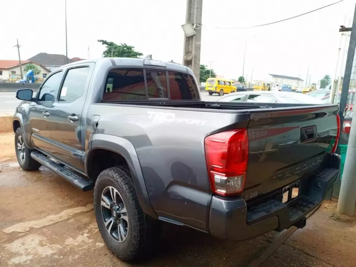 Toyota Tacoma   - 2016