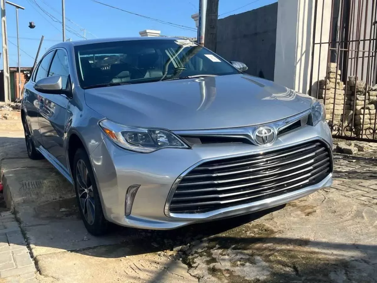 Toyota Avalon   - 2016