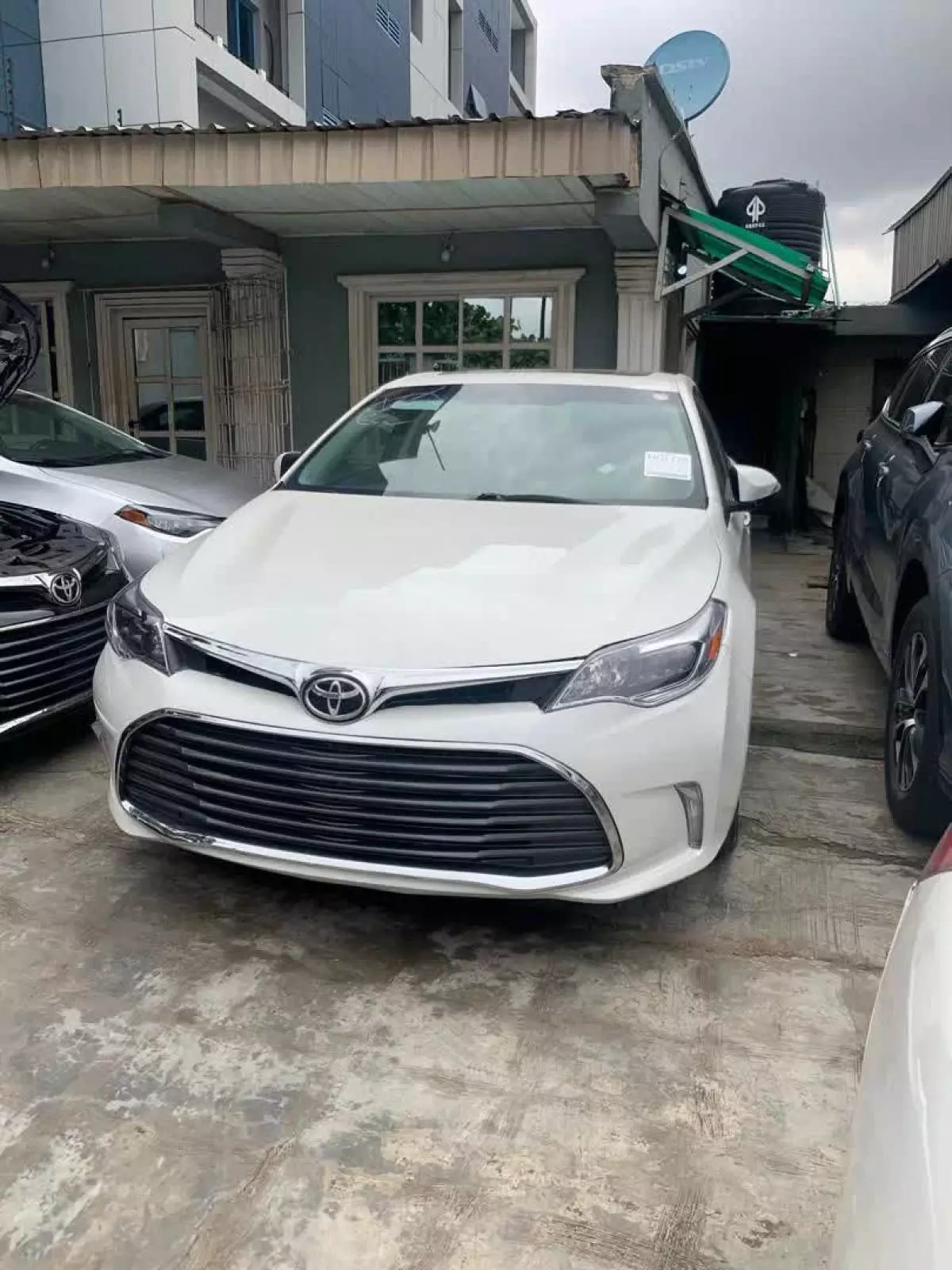 Toyota Avalon   - 2014