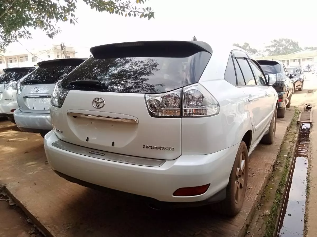 Toyota Harrier   - 2011