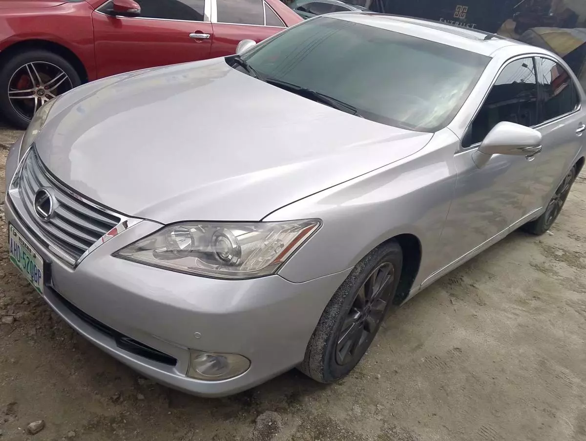 Lexus ES 350   - 2011