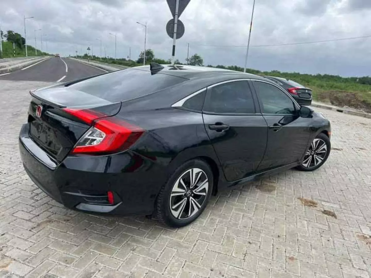 Honda Civic   - 2017