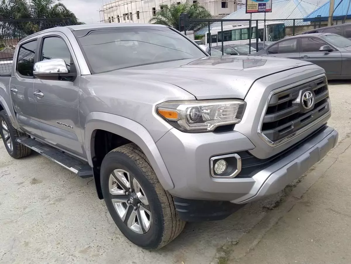 Toyota Tacoma   - 2016