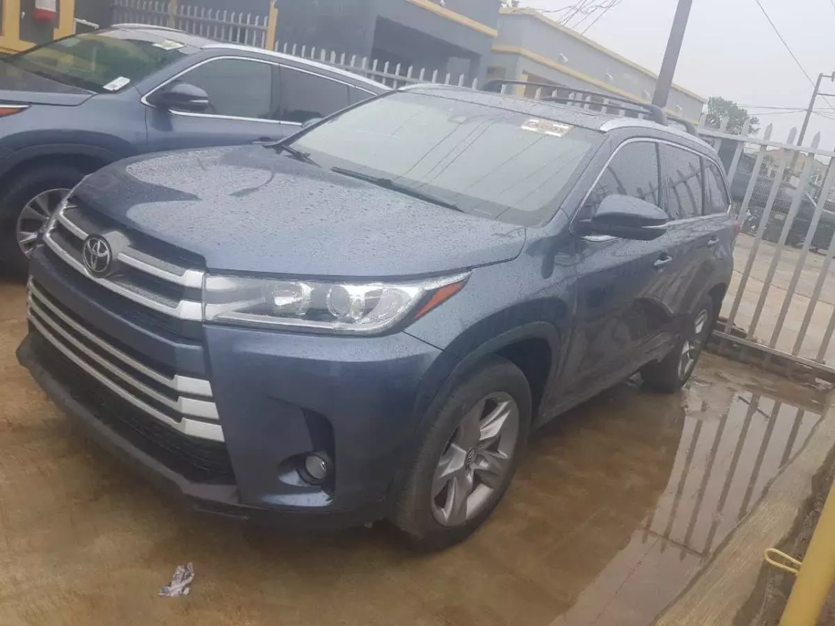 Toyota Highlander   - 2019