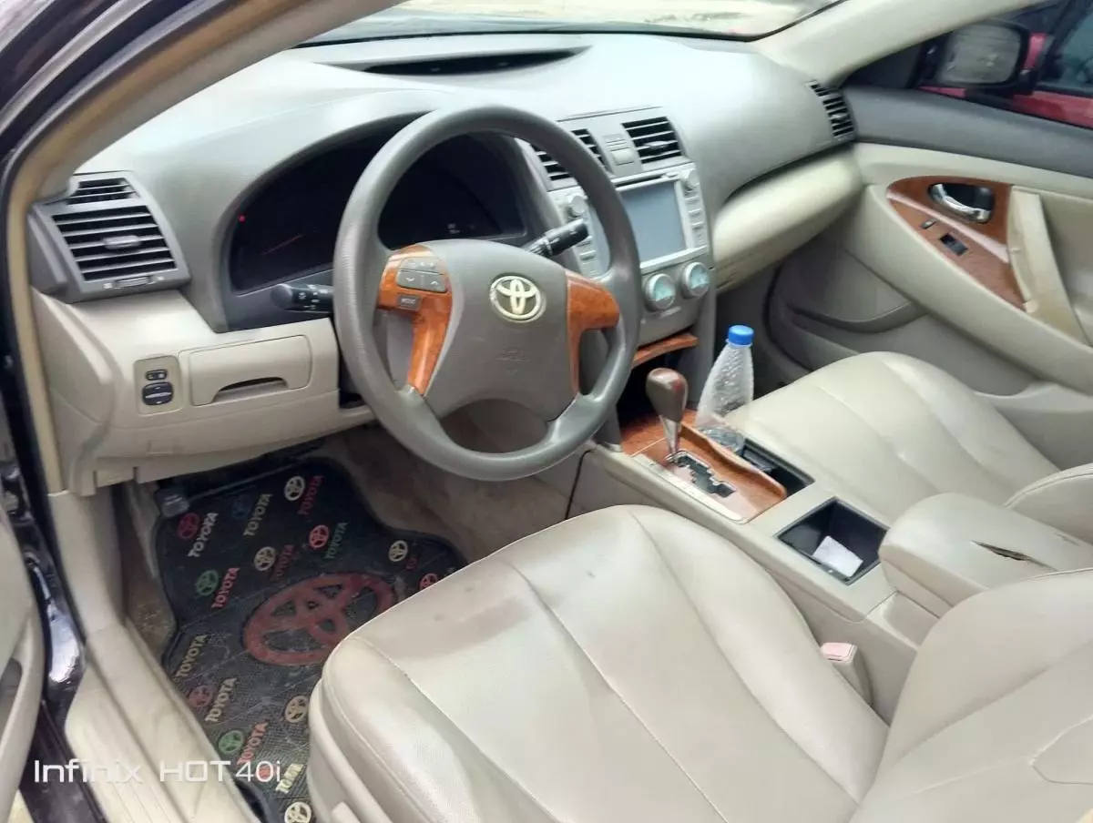 Toyota Camry   - 2009