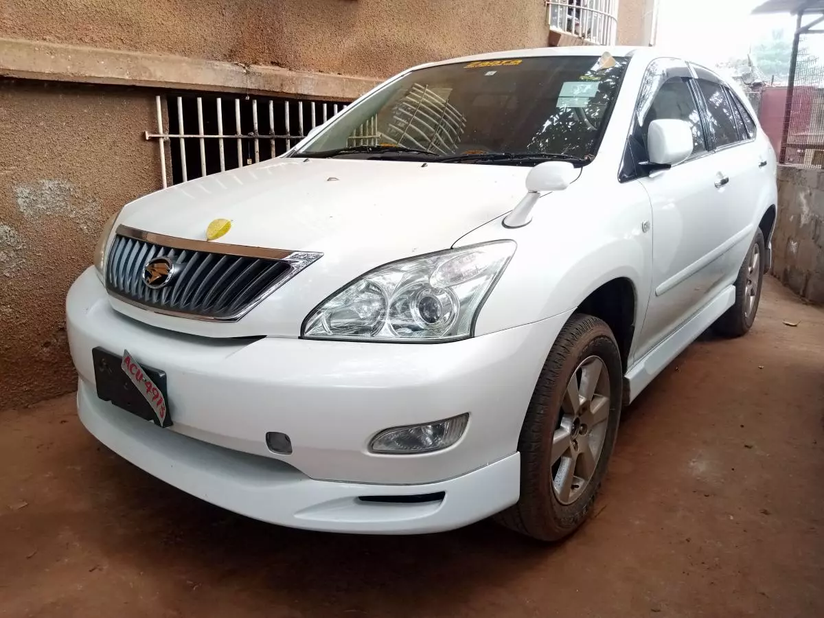 Toyota Harrier   - 2011