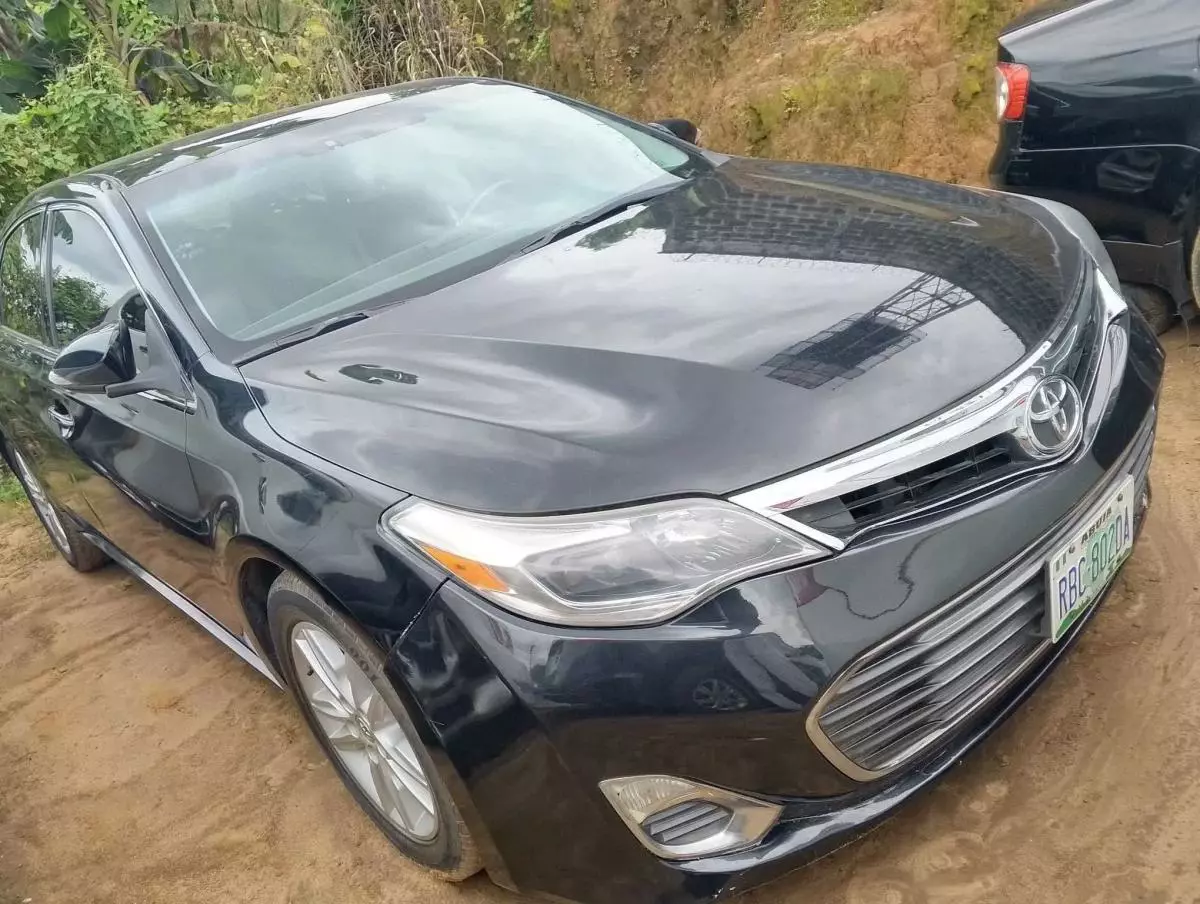 Toyota Avalon   - 2013