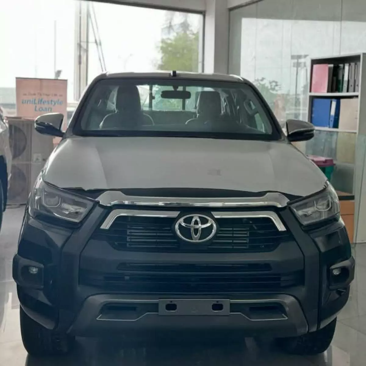 Toyota Hilux    - 2023