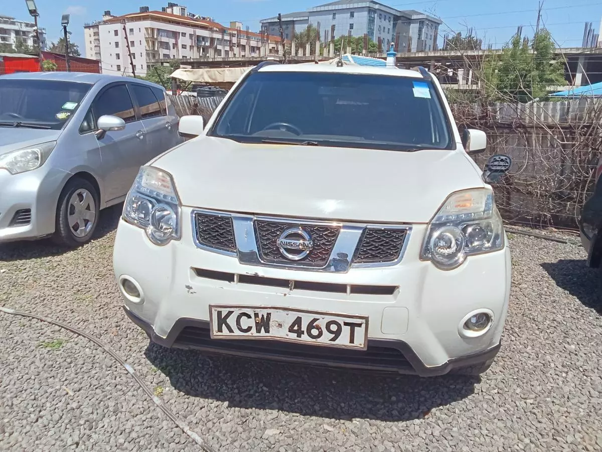 Nissan X-TRAIL   - 2010