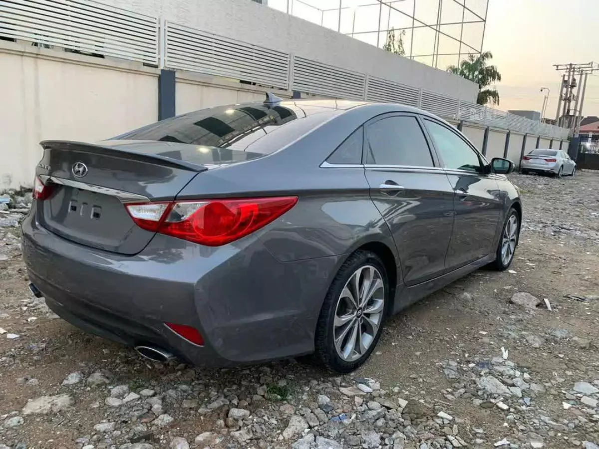 Hyundai Sonata   - 2014