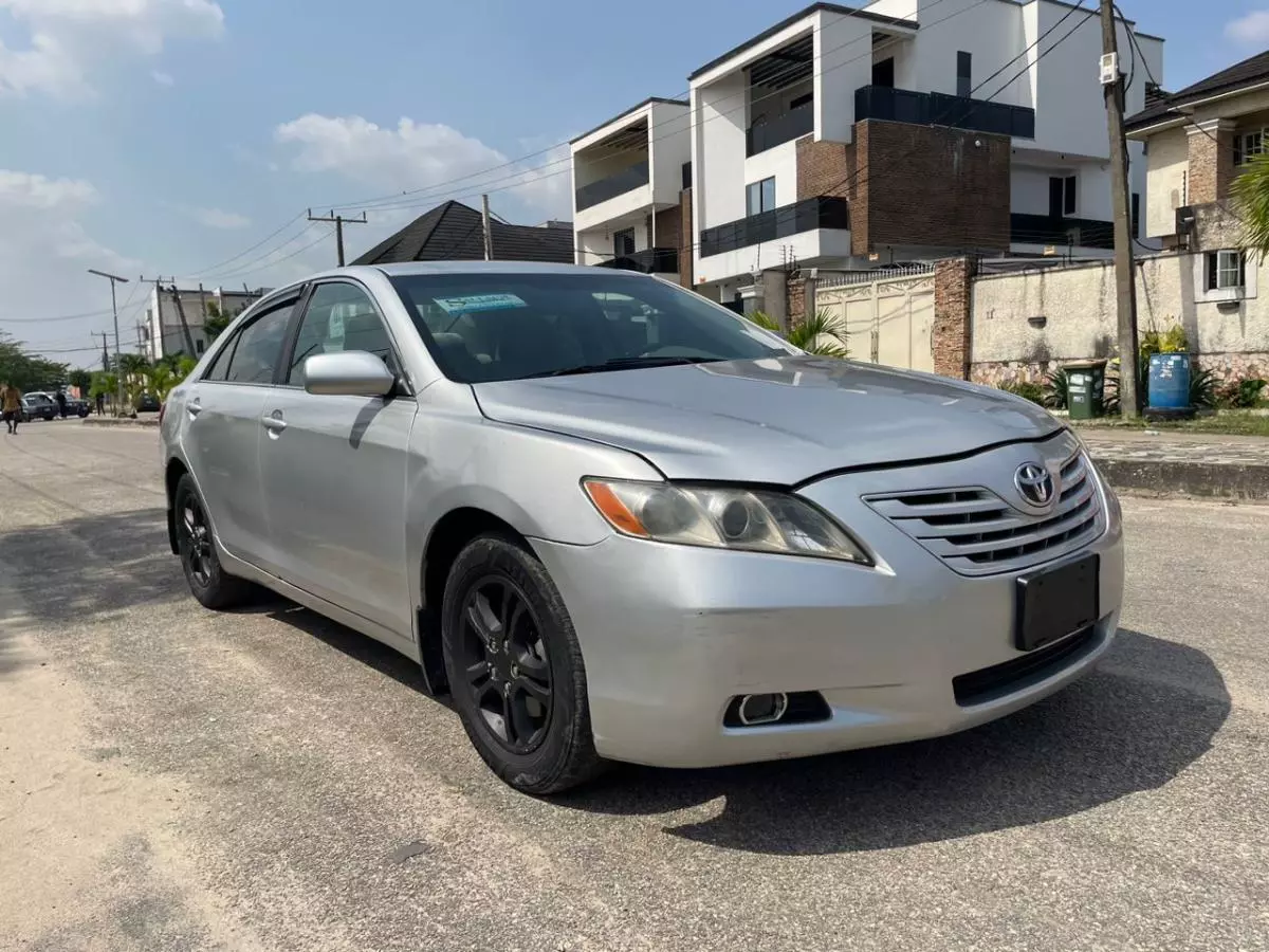 Toyota Camry   - 2009