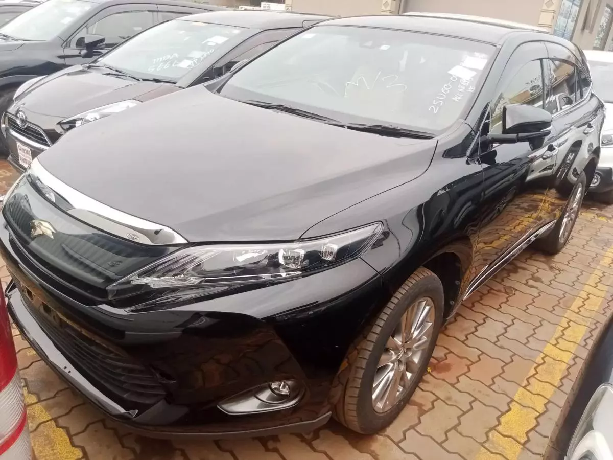 Toyota Harrier   - 2016