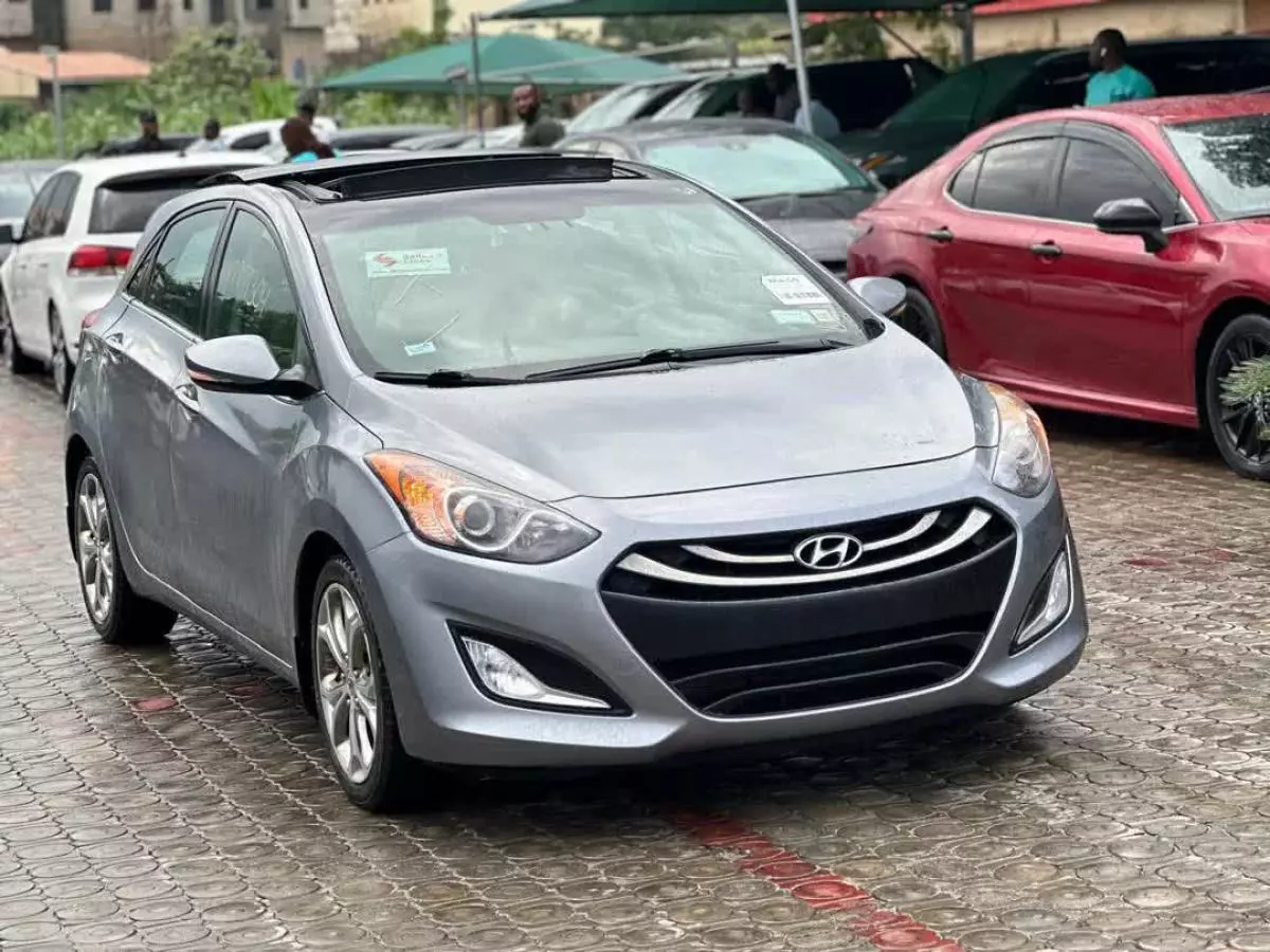 Hyundai Elantra   - 2014