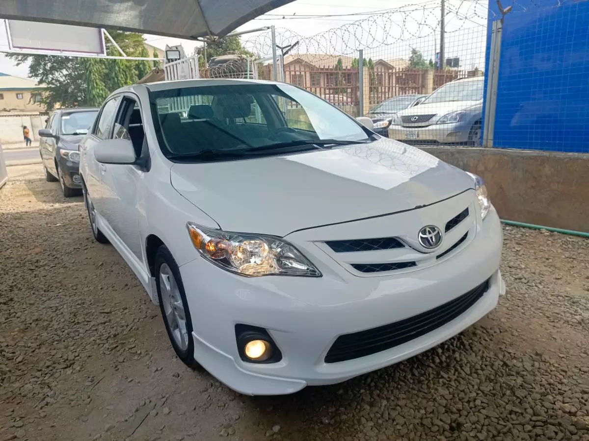 Toyota Corolla   - 2012