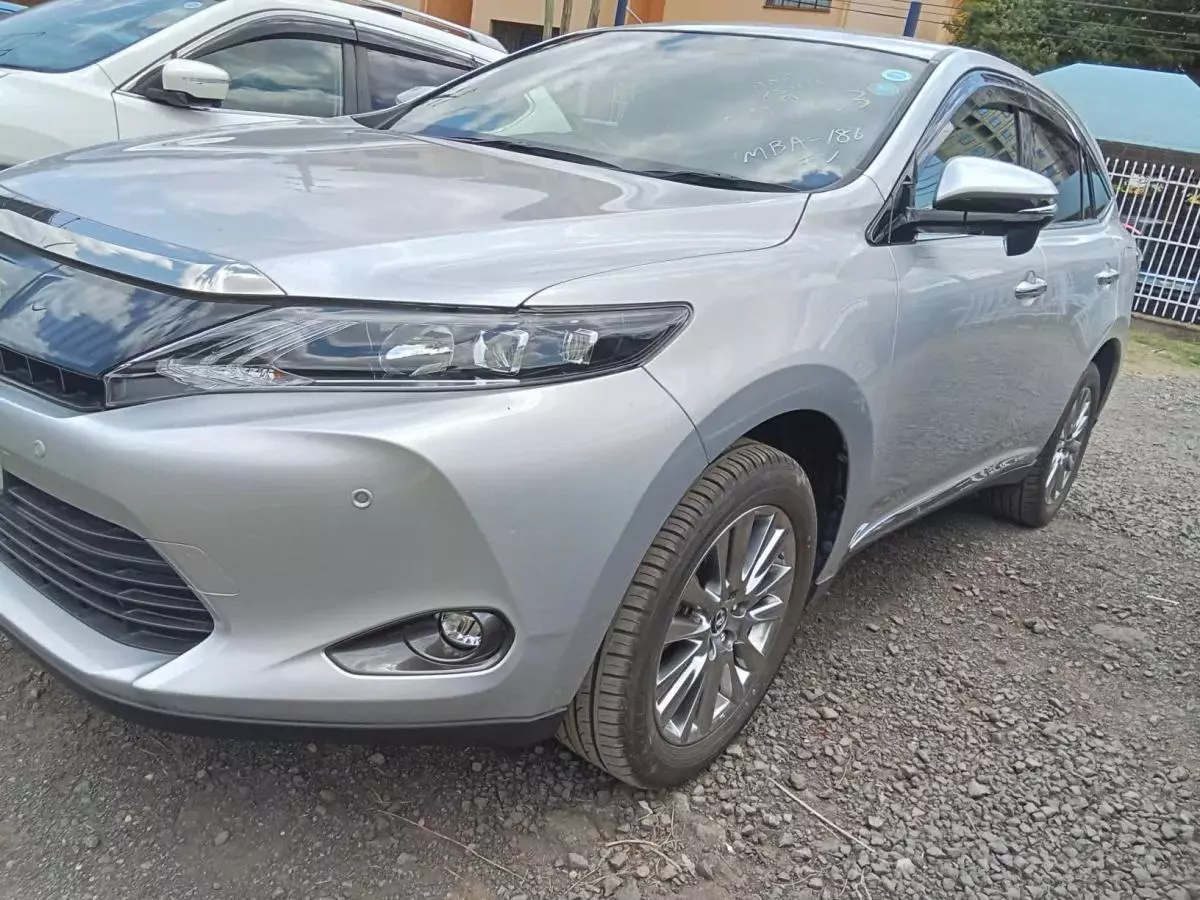 Toyota Harrier   - 2017