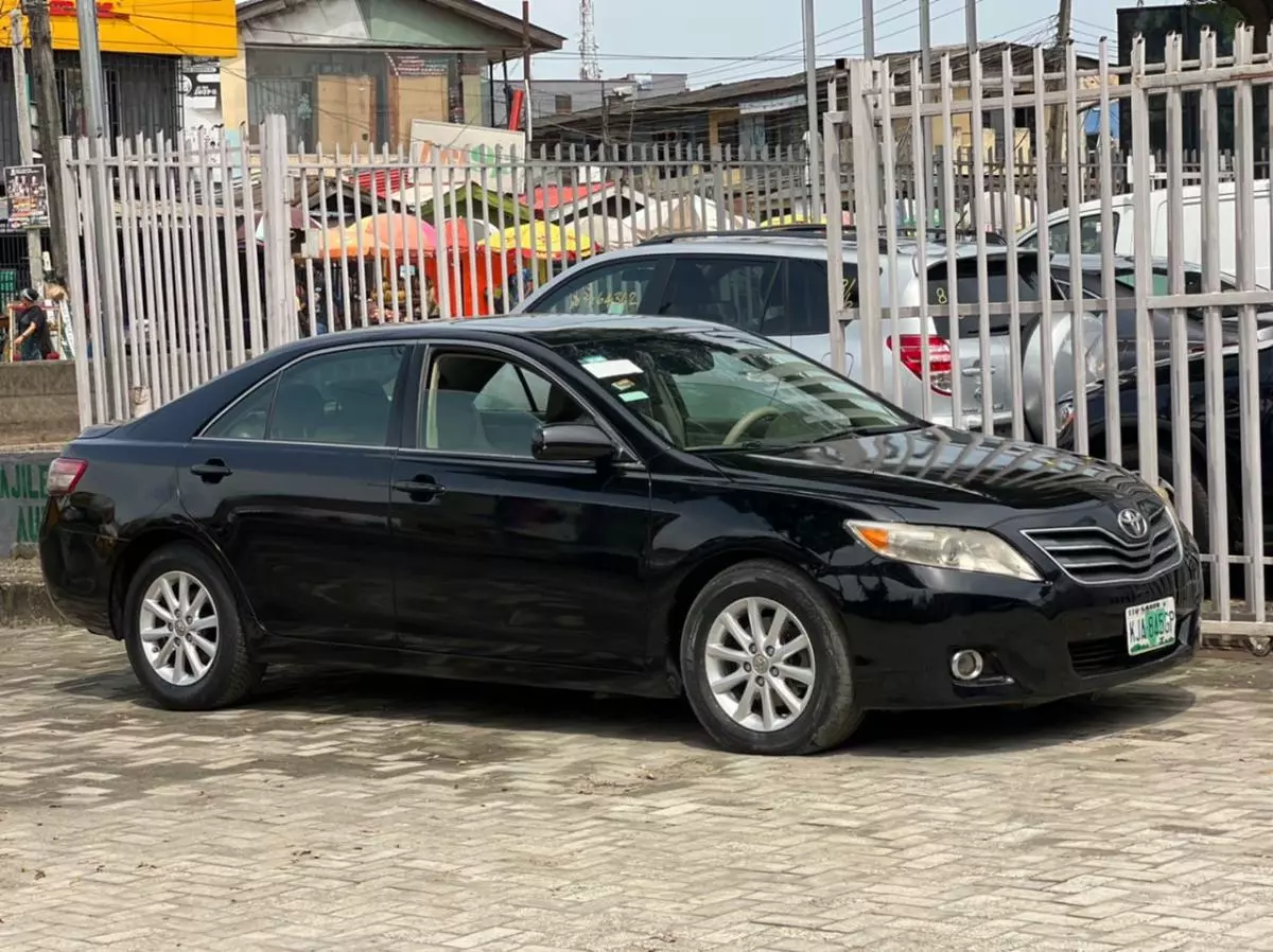 Toyota Camry   - 2009