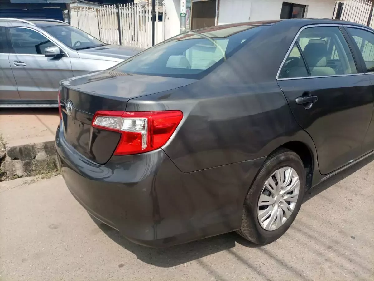 Toyota Camry - 2012
