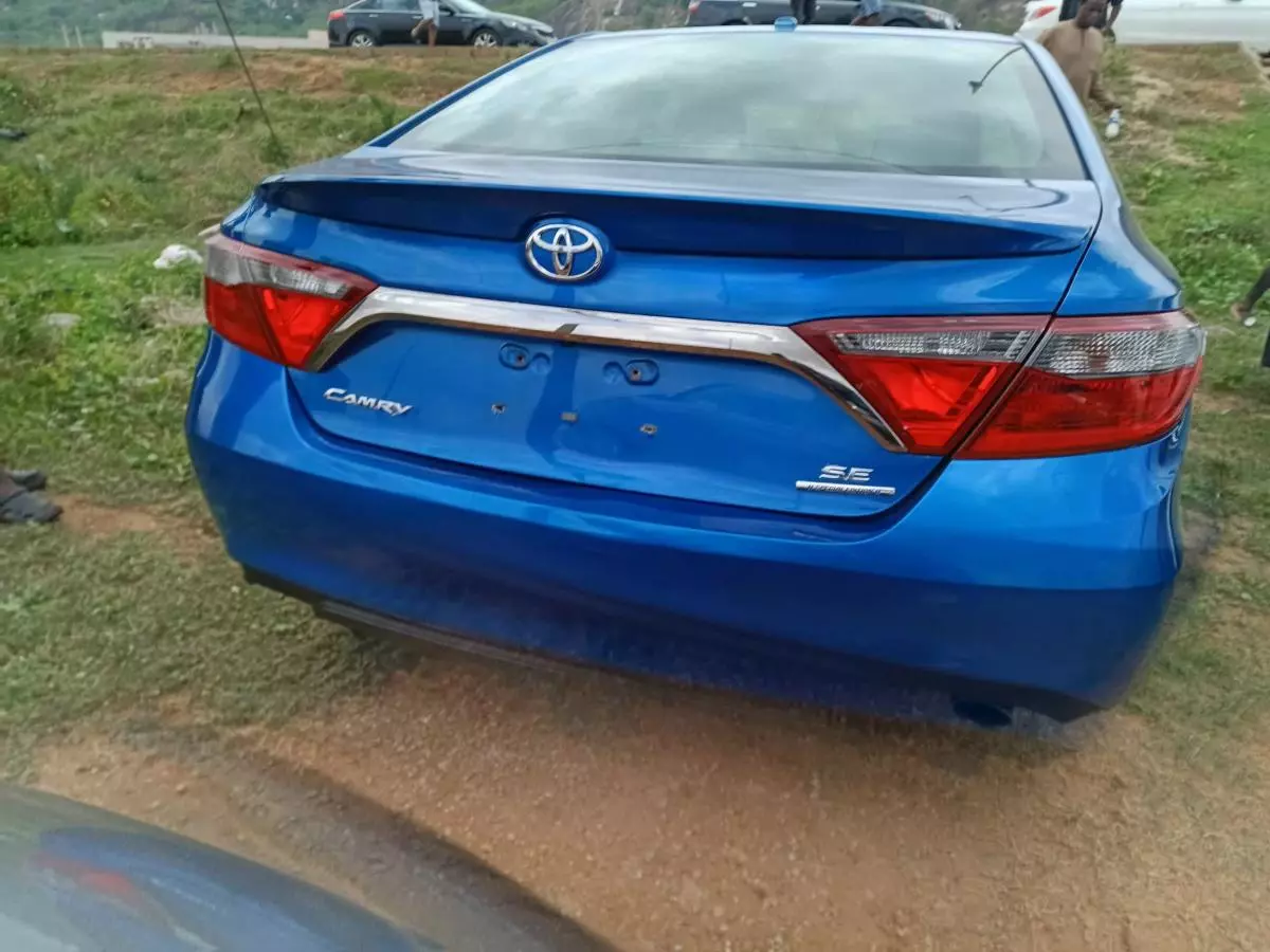 Toyota Camry   - 2016