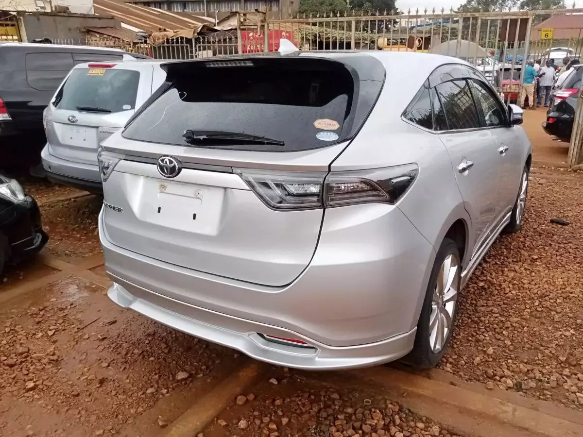 Toyota Harrier   - 2016