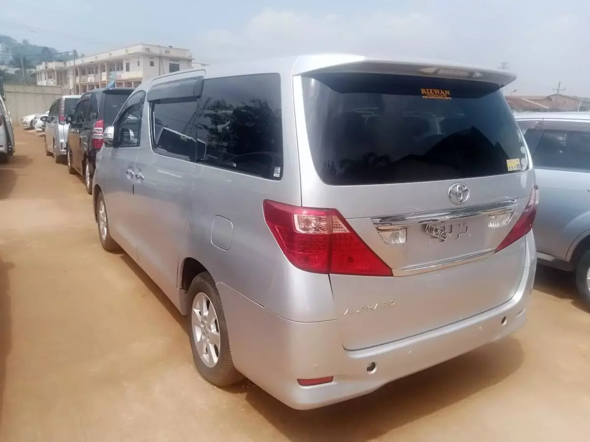 Toyota Alphard   - 2011